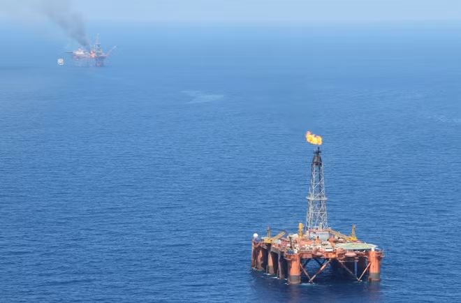 Bà Rịa - Vũng Tàu là tỉnh nổi tiếng của nước ta về trữ lượng dầu mỏ với các mỏ nổi tiếng như Rồng, Bạch Hổ, Đại Hùng.