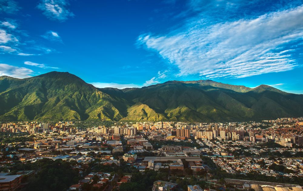  Caracas, Venezuela: Thủ đô của quốc gia này từ lâu đã được liệt kê là một trong những thành phố nguy hiểm nhất thế giới. Điều này bắt nguồn từ mật độ tội phạm luôn ở mức cao. Bởi vậy, du khách cần chuẩn bị kỹ lưỡng và phải rất cẩn thận để giữ an toàn cho bản thân khi đặt chân tới vùng đất này. Ảnh: Douglas.