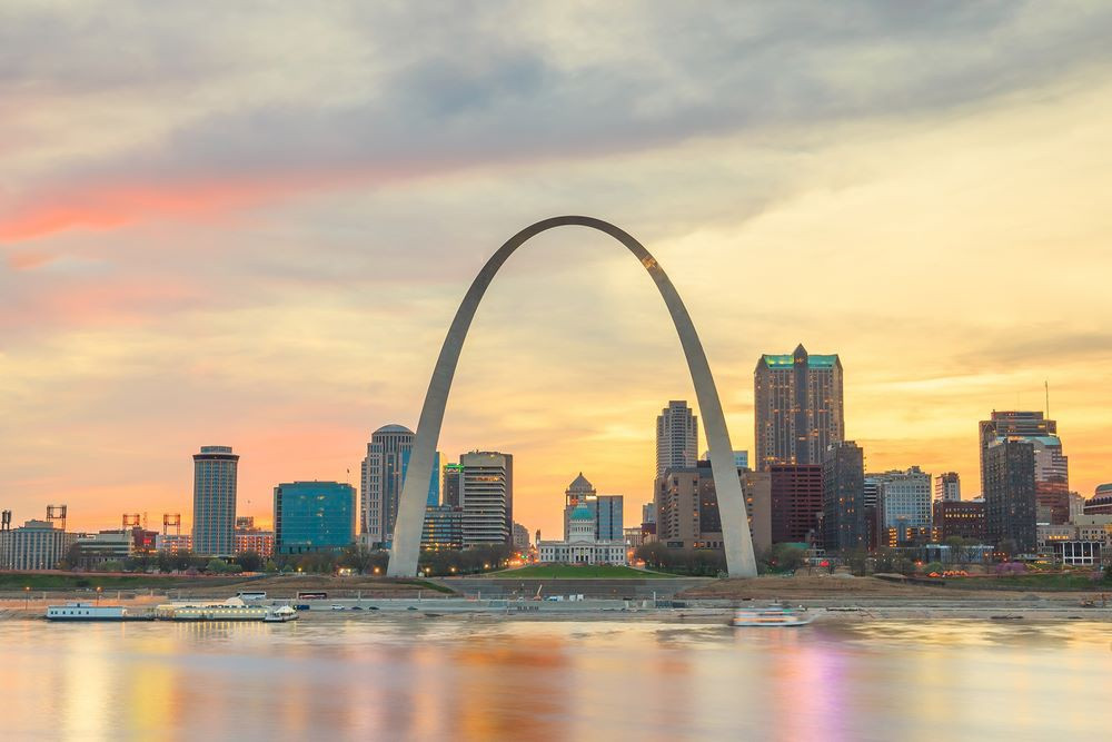  St. Louis, Mỹ: Thành phố St Louis được xem là nơi có nền văn hóa đa dạng và sở hữu nhiều danh lam thắng cảnh thu hút du khách trong nước và quốc tế. Không chỉ nổi tiếng với nhiều phong cảnh đẹp mà nơi đây còn mang đến nhiều công viên cây xanh và các bảo tàng lịch sử, những công trình kiến trúc độc đáo. Tuy nhiên, tình trạng gây rối của bọn tội phạm tăng cao đã khiến nơi đây trở thành thành phố nguy hiểm nhất nước Mỹ. Ảnh: Flickr.