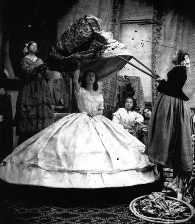 Giat thot trang phuc phu nu Chau Au me dam nhung nguy hiem kho luong-Hinh-10