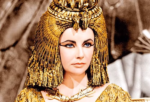 Hàng nghìn năm đã trôi qua, đến nay, cái chết của nữ hoàng Cleopatra vẫn còn là điều bí ẩn. Theo các nhà khoa học và sử liệu, vị nữ hoàng quyền lực nhất Ai Cập đã tự sát sau khi người tình là danh tướng Antonius qua đời. 