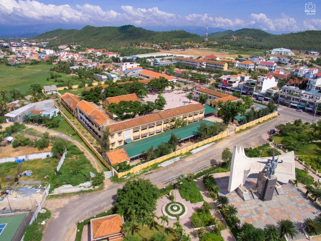 Năm 2010, Chính phủ ra Nghị quyết thành lập thị xã Ninh Hòa thuộc tỉnh Khánh Hòa, trên cơ sở huyện Ninh Hòa trước đó. Năm 2020, thị xã kỷ niệm 10 năm thành lập.