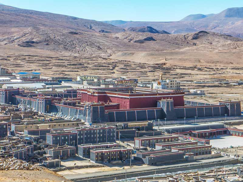 Ban đầu, công trình bao gồm cả các tu viện phía bắc và phía nam. Tuy nhiên tu viện phía bắc đã hư hỏng. Ảnh: Tibet Vista.