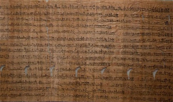 Thế nhưng rắc rối thực sự lại đến từ vợ của ông - Nữ hoàng Tiye, người luôn muốn con trai được ngồi lên ngai vàng nên đã lập mưu ám sát chồng. Và âm mưu này đã thành công, Ramses III biến mất khỏi lịch sử.