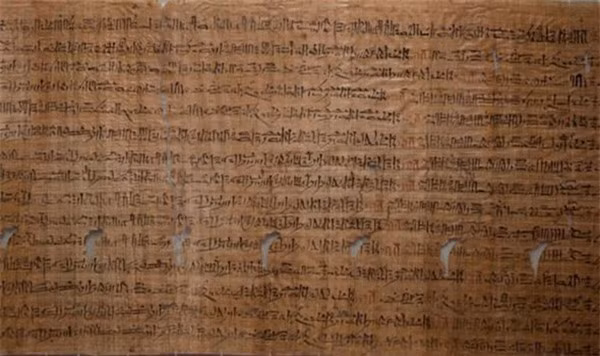 Thế nhưng rắc rối thực sự lại đến từ vợ của ông - Nữ hoàng Tiye, người luôn muốn con trai được ngồi lên ngai vàng nên đã lập mưu ám sát chồng. Và âm mưu này đã thành công, Ramses III biến mất khỏi lịch sử.