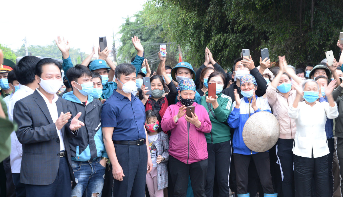 Ngày 25/2, UBND tỉnh Hưng Yên đã ban hành thông báo số 35/TB-UBND về kết luận của Chủ tịch tỉnh Hưng Yên - Trần Quốc Văn, tại cuộc họp thành viên UBND tỉnh và Ban chỉ đạo tỉnh về công tác phòng, chống dịch COVID-19. 