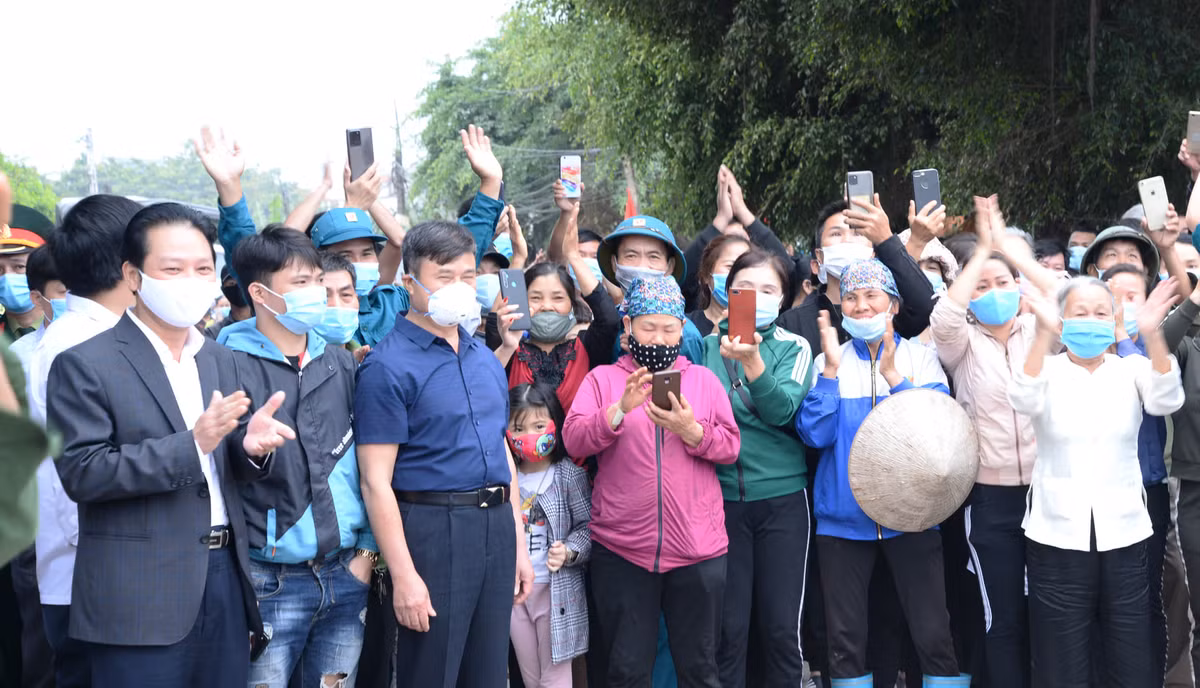 Ngày 25/2, UBND tỉnh Hưng Yên đã ban hành thông báo số 35/TB-UBND về kết luận của Chủ tịch tỉnh Hưng Yên - Trần Quốc Văn, tại cuộc họp thành viên UBND tỉnh và Ban chỉ đạo tỉnh về công tác phòng, chống dịch COVID-19. 