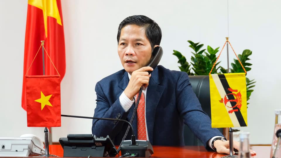 2 Bộ trưởng tái cử vào Trung ương và lần đầu được bầu vào Bộ Chính trị là Bộ trưởng Bộ Công Thương Trần Tuấn Anh và Bộ trưởng Bộ Tài chính Đinh Tiến Dũng; 2 Bộ trưởng, trưởng ngành cũng tái cử vào Trung ương và được bầu vào Ban Bí thư là Bộ trưởng, Chủ nhiệm Ủy ban Dân tộc Đỗ Văn Chiến và Tổng Thanh tra Chính phủ Lê Minh Khái. 