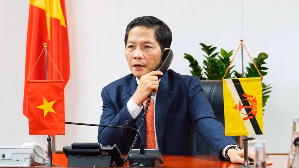 2 Bộ trưởng tái cử vào Trung ương và lần đầu được bầu vào Bộ Chính trị là Bộ trưởng Bộ Công Thương Trần Tuấn Anh và Bộ trưởng Bộ Tài chính Đinh Tiến Dũng; 2 Bộ trưởng, trưởng ngành cũng tái cử vào Trung ương và được bầu vào Ban Bí thư là Bộ trưởng, Chủ nhiệm Ủy ban Dân tộc Đỗ Văn Chiến và Tổng Thanh tra Chính phủ Lê Minh Khái. 