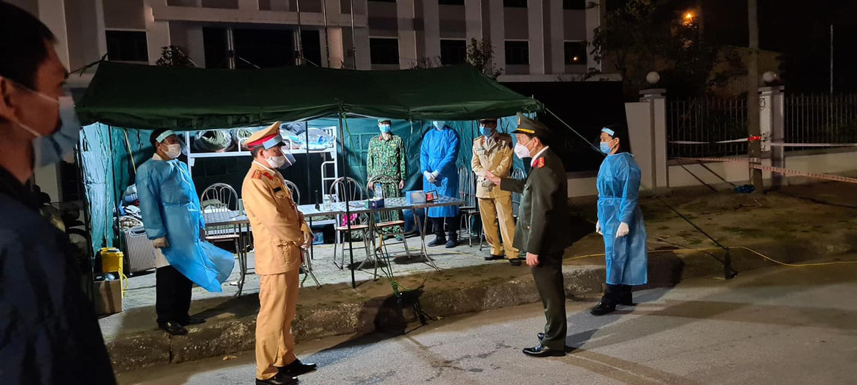 0h ngày 16/2, Đại tá Lê Ngọc Châu, Giám đốc Công an tỉnh Hải Dương có mặt kiểm tra hoạt động của các chốt kiểm soát dịch COVID-19 cấp tỉnh tại TP Hải Dương, sau đó đến kiểm tra các huyện Kim Thành và Bình Giang.