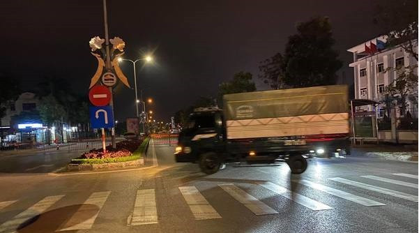 Những phương tiện không có lý do chính đáng buộc phải quay đầu.