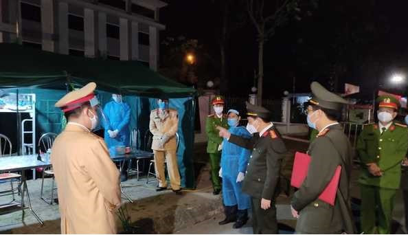 Đại tá Lê Ngọc Châu yêu cầu các cán bộ chiến sỹ làm nhiệm vụ chú ý công tác phòng dịch, bảo vệ bản thân để làm nhiệm vụ. Đồng thời chỉ đạo kiểm soát chặt đối với người, phương tiện ra vào chốt. Trường hợp không được phép qua chốt thì kiên quyết không cho ra vào chốt. Các chốt thực hiện nghiêm việc kiểm soát cũng là hình thức nâng cao ý thức, tinh thần phòng chống dịch cho người dân. 