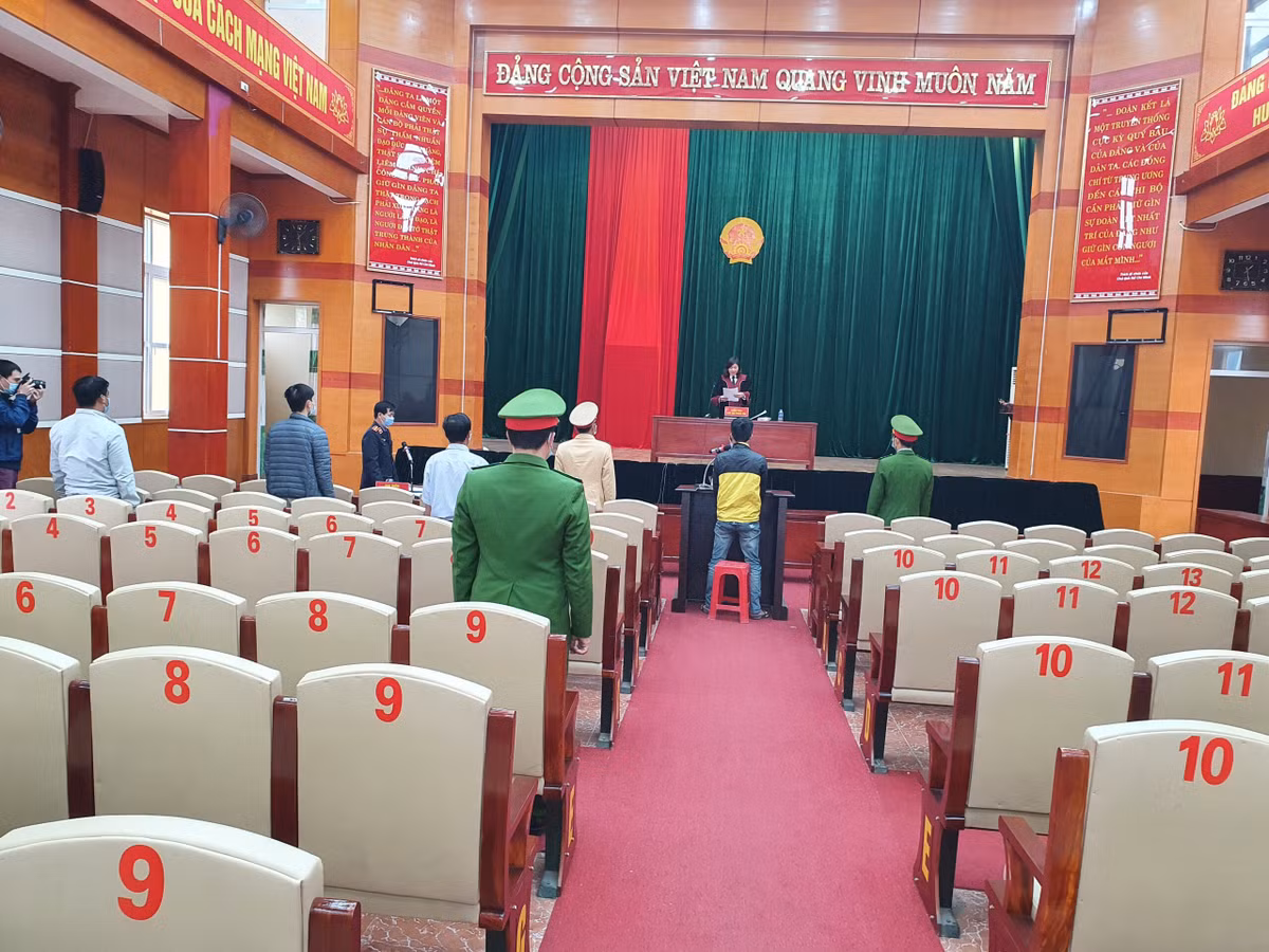 Hoạt động khởi tố, xét xử các vụ việc này được thực hiện rất kịp thời, trên tinh thần “thượng tôn pháp luật”, bảo đảm quyền và lợi ích hợp pháp của người thi hành công vụ, có sức răn đe, cảnh tỉnh, phòng ngừa cao nhưng cũng đầy tính nhân văn. Qua đó, góp phần không nhỏ vào việc hoàn thành xuất sắc nhiệm vụ của những người đang hằng ngày, hằng giờ phòng, chống COVID 19. 