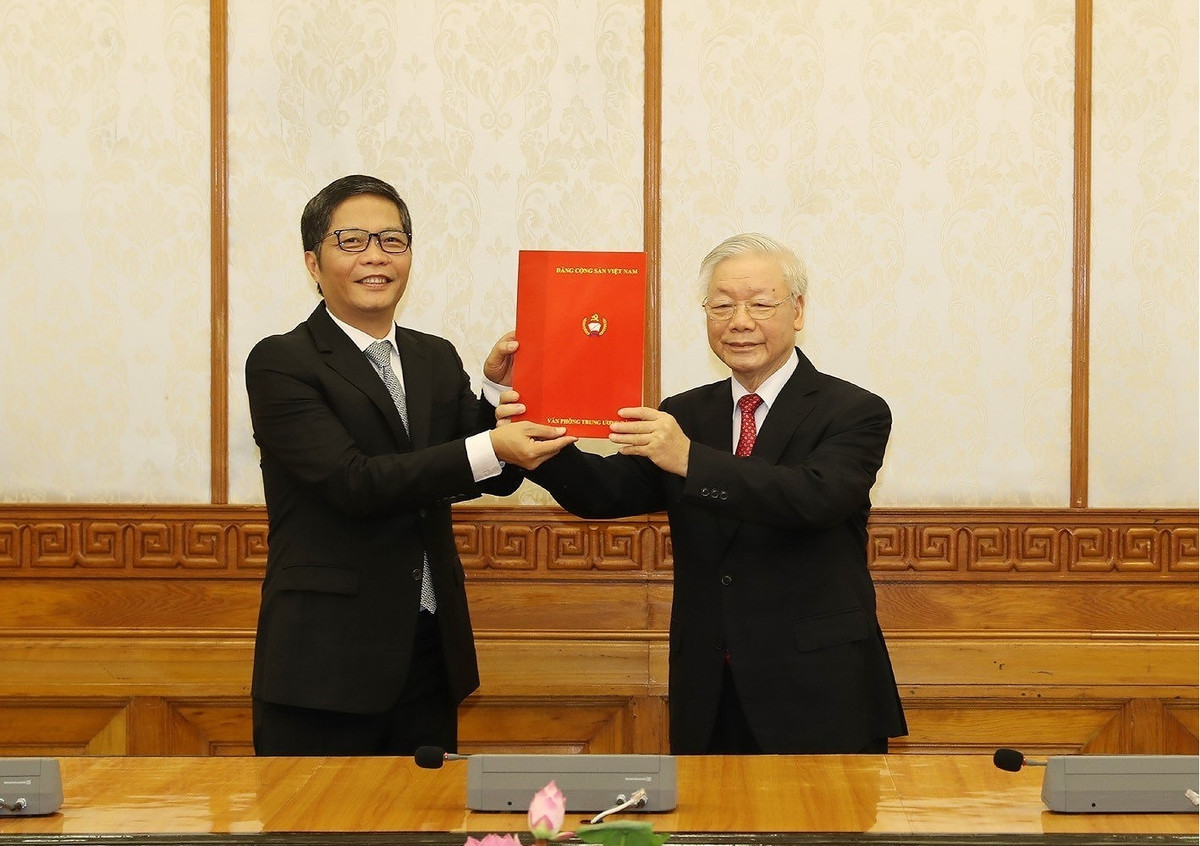 Bo Chinh tri phan cong ong Vo Van Thuong lam Thuong truc Ban Bi thu-Hinh-2