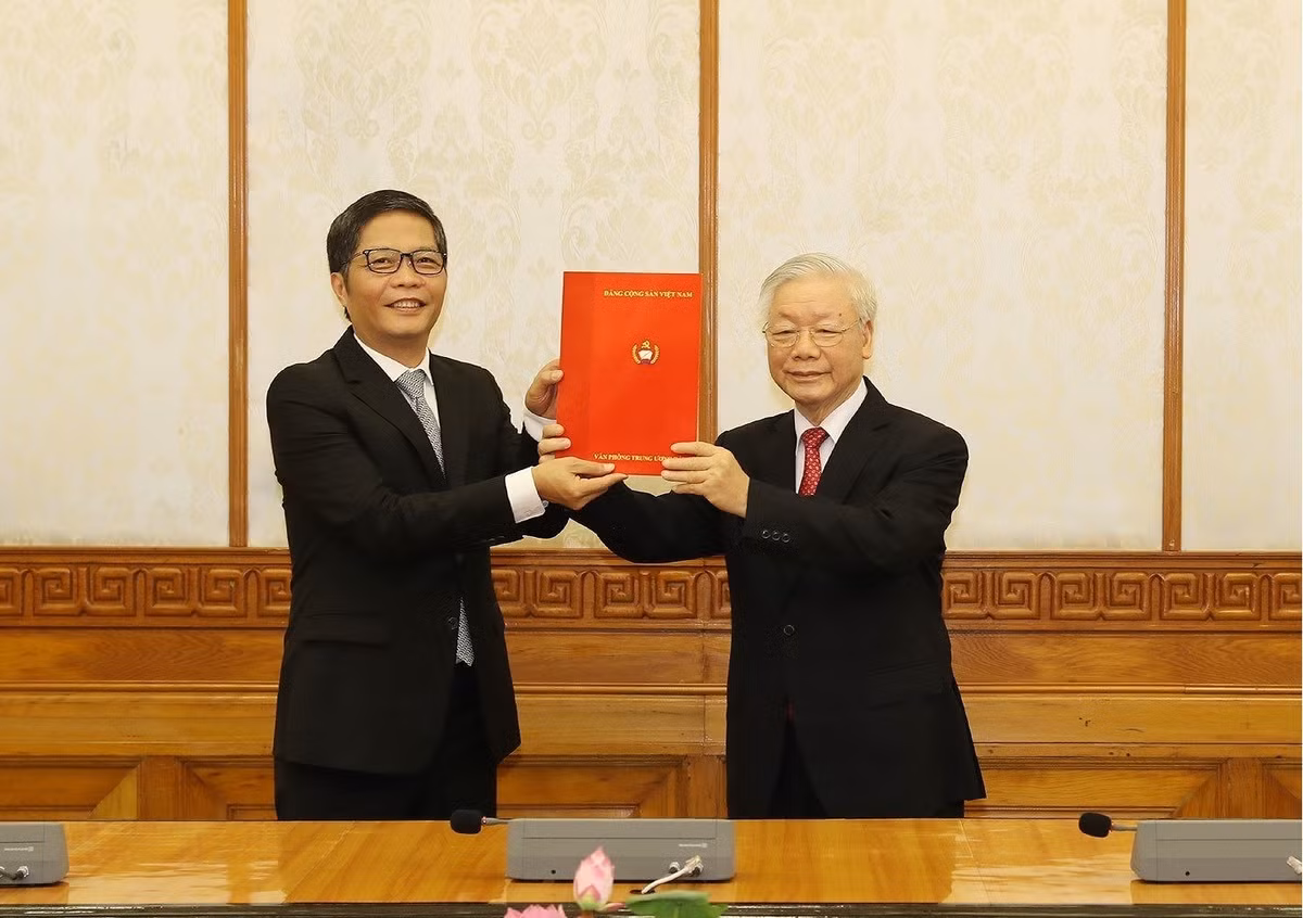 Bo Chinh tri phan cong ong Vo Van Thuong lam Thuong truc Ban Bi thu-Hinh-2