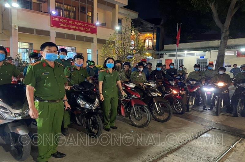 Đồng Nai: Xử lý 118 đối tượng tàng trữ, đốt pháo trái phép đêm giao thừa Dong Nai: Xu ly 118 doi tuong tang tru, dot phao trai phep dem giao thua