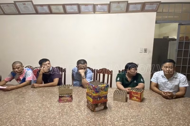 Qua đó đã kịp thời phát hiện 118 vụ với 118 đối tượng sử dụng, tàng trữ trái phép pháo nổ.