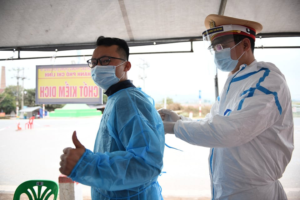 [e-Magazine] Nhung “chien si thong tin” don Tet trong tam dich COVID-19 o Hai Duong-Hinh-6