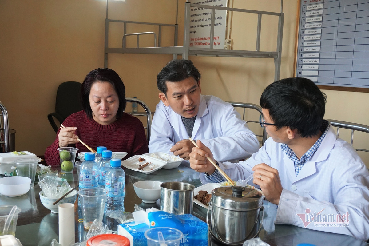 Vo chong chuyen gia vuot 1.600km chi vien xet nghiem cho tam dich Hai Duong-Hinh-3