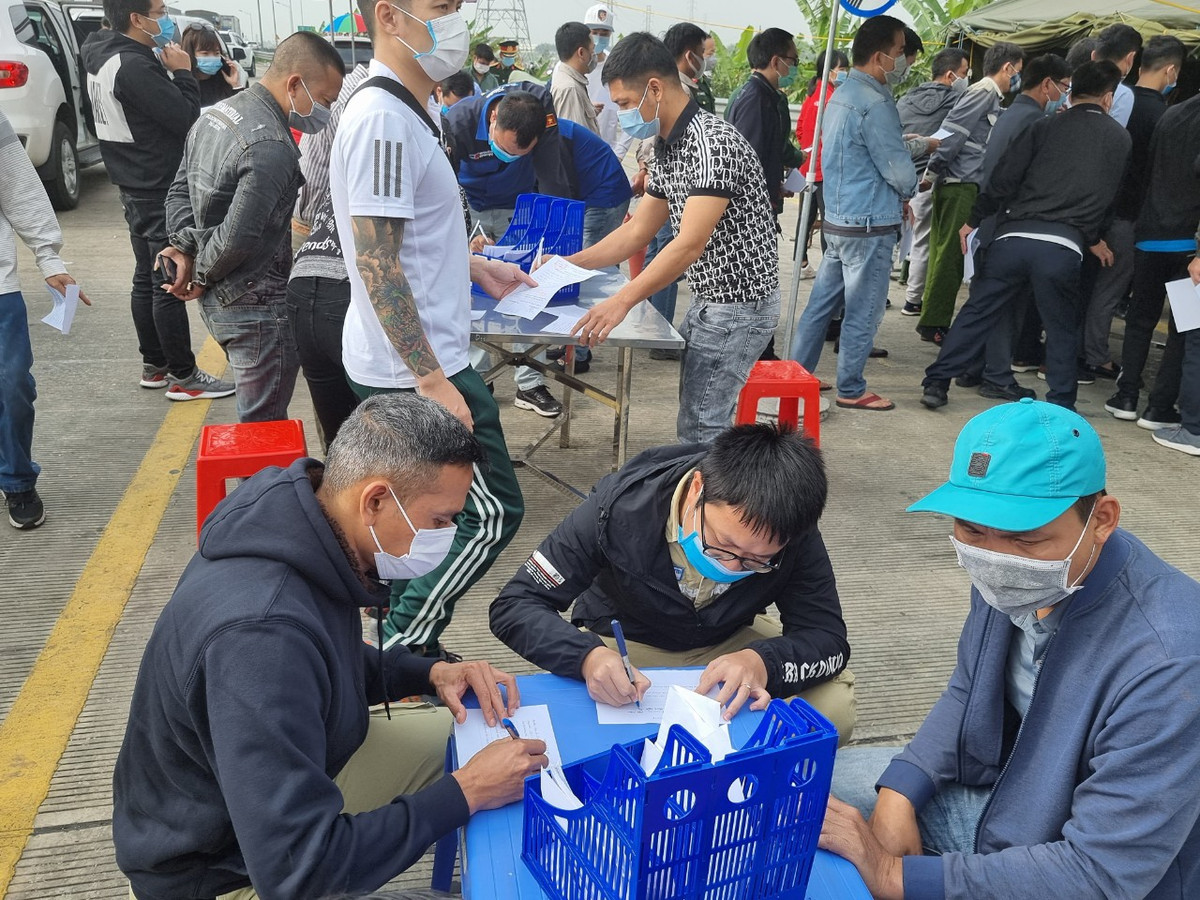 Hang Hai Duong “tac” duong ra cang: Vuong mac nao... thao go?-Hinh-3