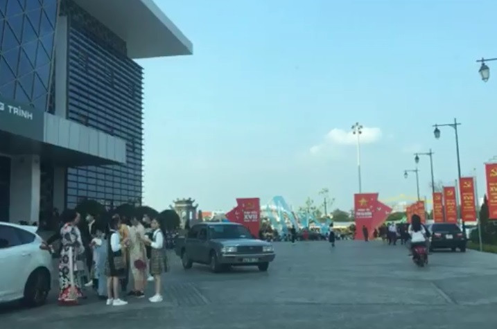 Tap trung dong nguoi, lo la phong COVID-19: Chu tich TP Hai Duong chi dao khan