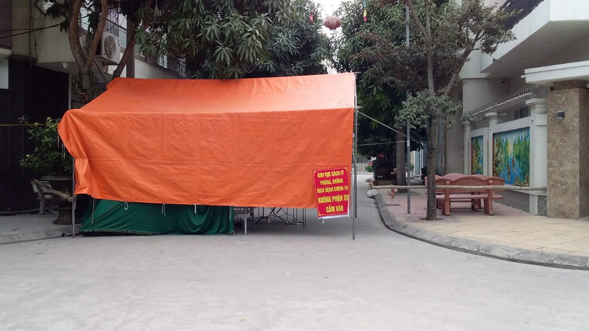 Một chốt phong tỏa "nội bất xuất, ngoại bất nhập".