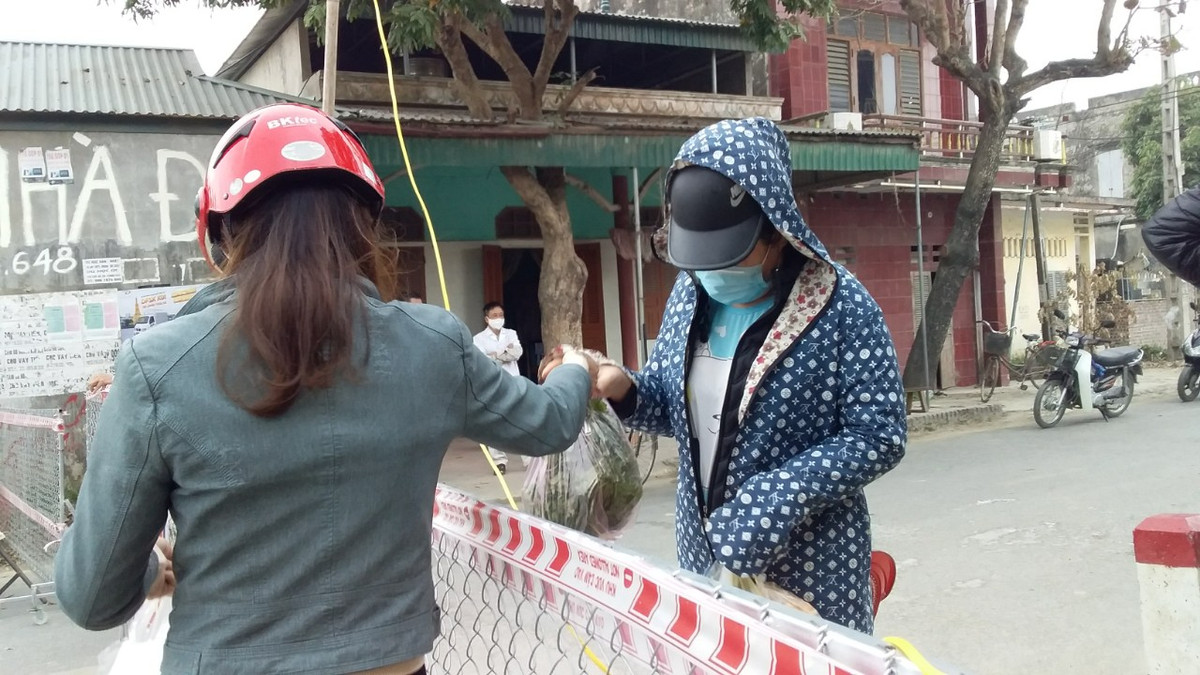 Người dân ở trong vùng phong tỏa không thể ra ngoài.