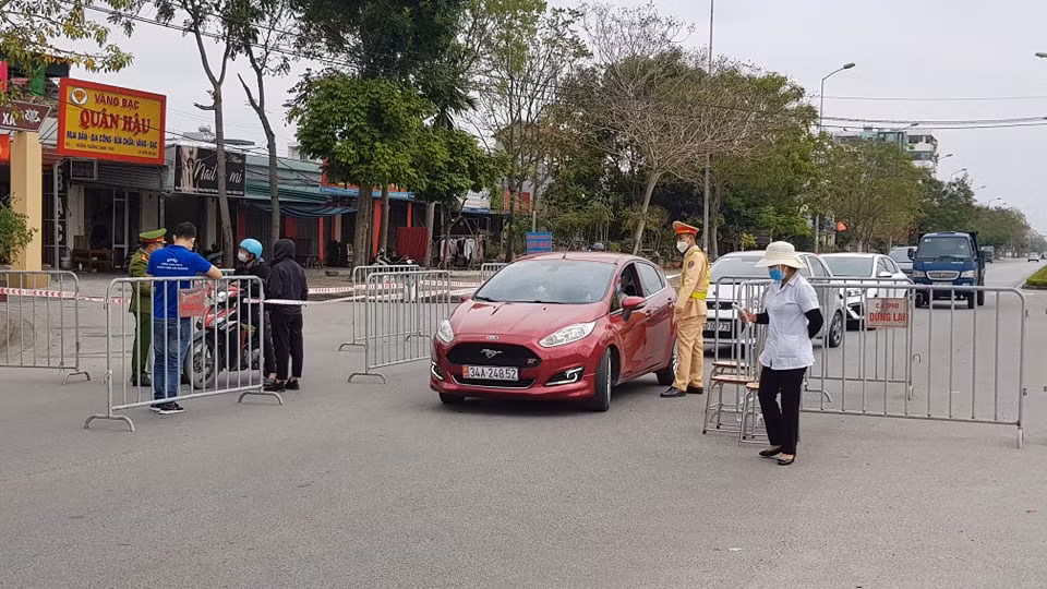 Trường hợp đủ điều kiện mới được qua chốt.