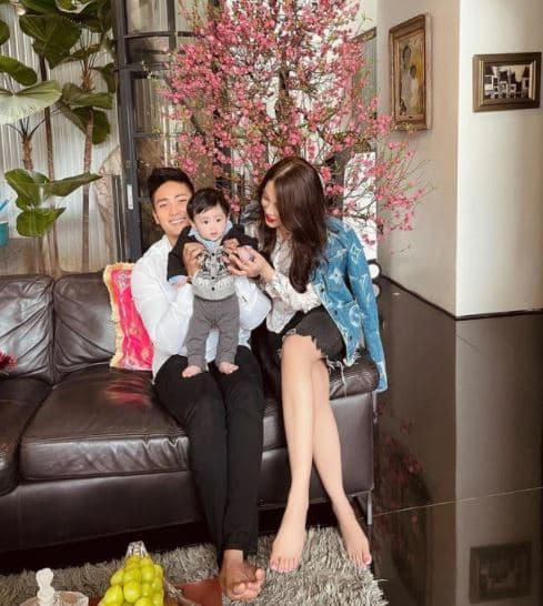 Hoi trai xinh, gai dep thi nhau dang anh 