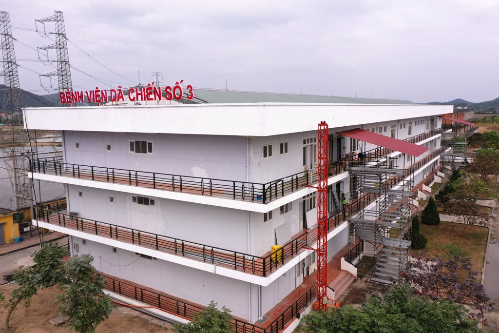 Bà Vũ Thị Cẩm Trang cho biết thêm, với sự chỉ đạo sát sao, giúp đỡ tận tình của lãnh đạo tỉnh, lãnh đạo các cấp, các ngành, sự chi viện động viên kịp thời của nhiều cơ quan, người dân tỉnh Hải Dương cũng như các đối tác của Sun Group, Bệnh viện đã được hoàn thành vượt tiến độ. “Với những đóng góp của Sun Group, chúng tôi mong rằng tỉnh Hải Dương sẽ sớm kiểm soát được dịch bệnh và bình an vượt qua bão tố” – bà Trang nói. 