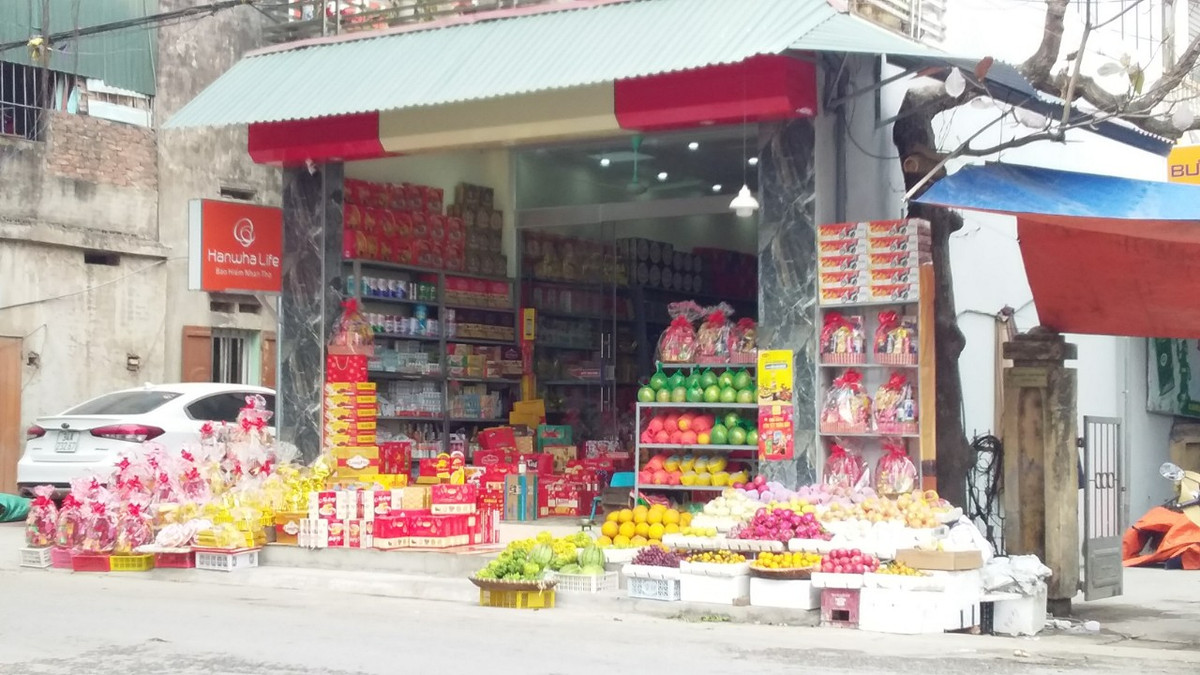 Cửa hàng tạp hóa vắng khách.