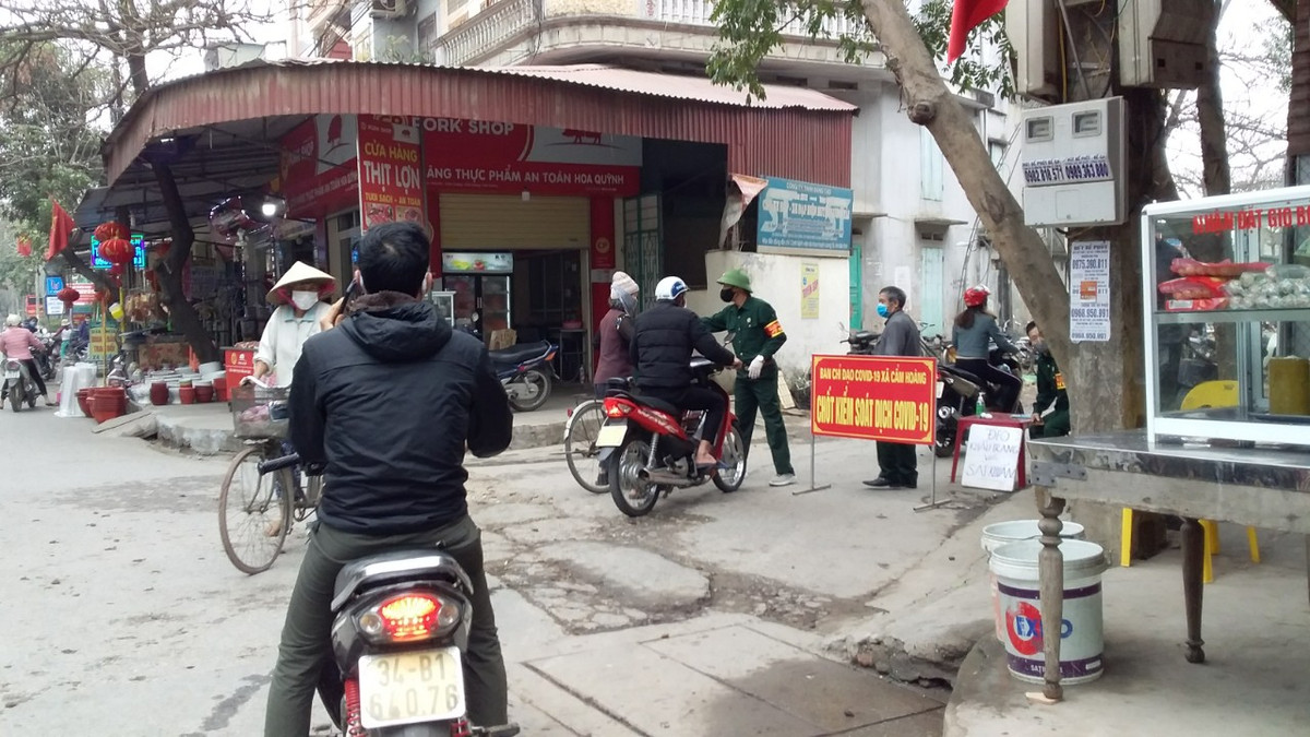 Người dân Cẩm Giàng chấp hành tốt các quy định cách ly, chỉ ra khỏi nhà trong trường hợp thật sự cần thiết.