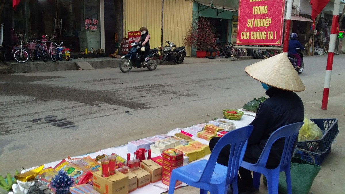 Hàng mã mọi năm bán chạy, năm nay ít người mua.