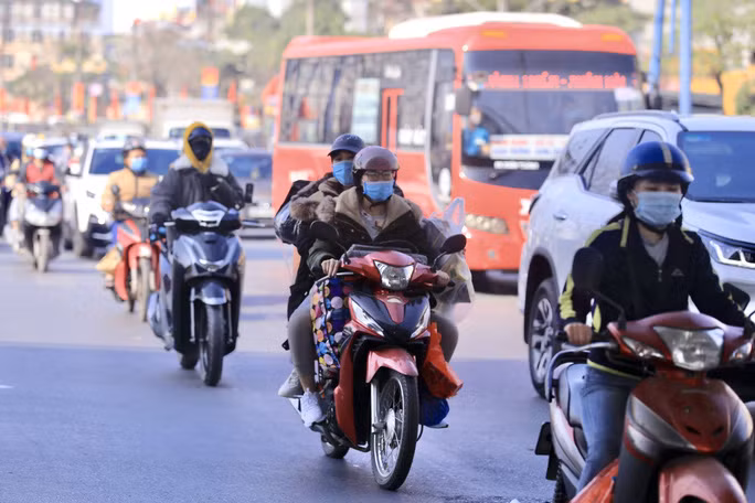 Được biết, năm nay một phần số lượng lớn sinh viên đã về quê từ đầu tháng nên tầm này vắng khách.