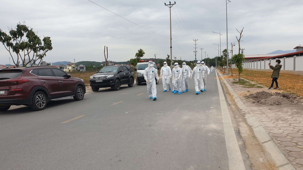 Hai Duong chong dich COVID-19: “Lua to quay to, lua be quay be“