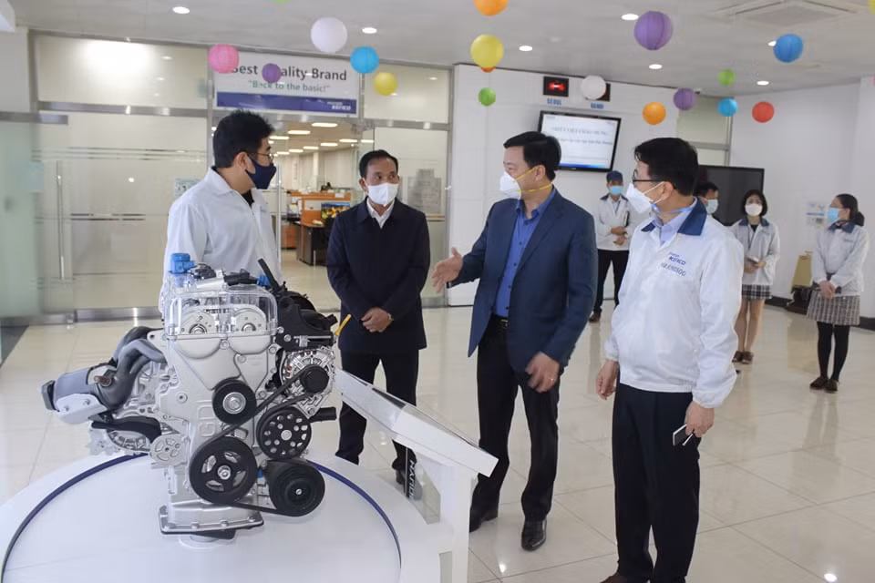 Bi thu tinh Hai Duong yeu cau can kiem soat chat dich COVID-19-Hinh-3