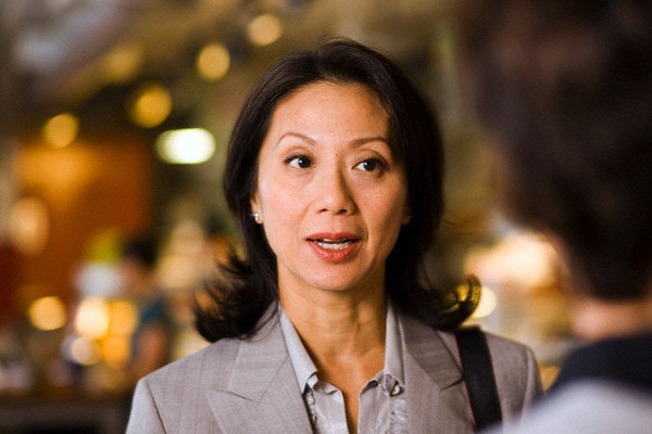 Con dau sam qua Tet nha ngoai, me chong mia mai roi nhan cau dap sau cay