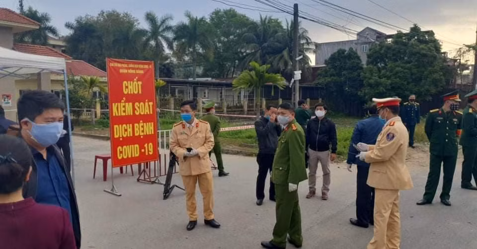 CA Hai Phong dieu tra dau hieu vi pham doi voi 2 ca nhiem COVID-19