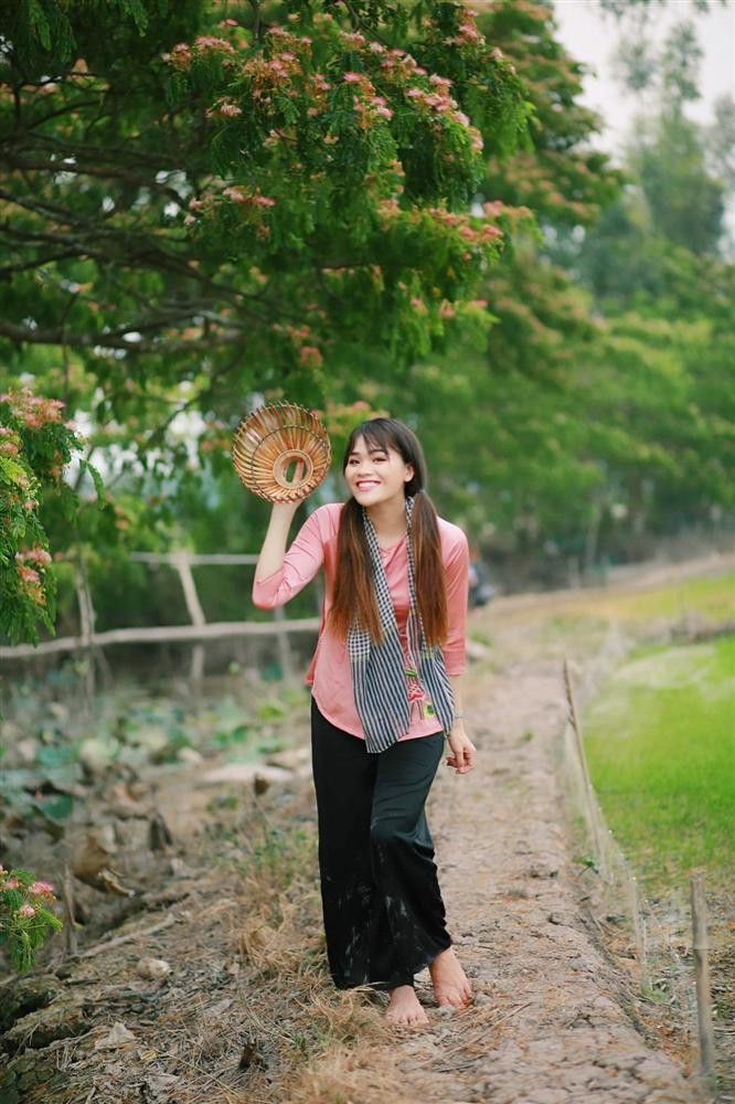 Ngoại hình của "thánh sún" Ngân Thảo sau hơn 1 năm được tài trợ trăm triệu làm răng - Hình 3 Ngoai hinh cua