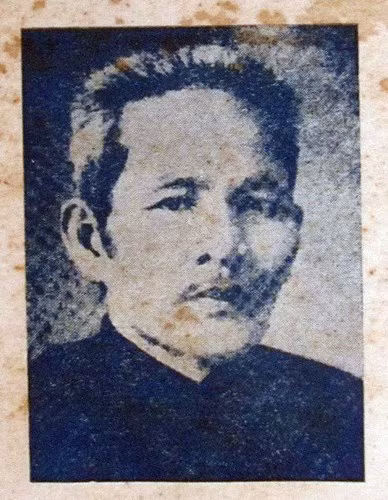 Huỳnh Thúc Kháng (1876–1947) là một chí sĩ yêu nước nổi tiếng Việt Nam, đồng thời cũng là một nhà báo lỗi lạc của lịch sử nước nhà. Ông là chủ bút của tờ báo Tiếng Dân ra đời năm 1927 nhằm đấu tranh công khai bằng ngôn luận với chế độ thực dân. Trong 16 năm, Tiếng Dân đã ra đời 1.766 số báo quốc ngữ, với hàng nghìn bài báo do ông viết. Qua mỗi bài, người đọc đều nhận thấy được khí phách của nhà cách mạng Huỳnh Thúc Kháng trong đó.