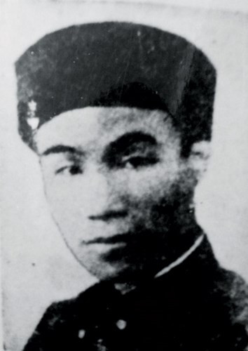 Vũ Trọng Phụng (1912-1939) là một nhà văn, nhà báo nổi tiếng của Việt Nam vào đầu thế kỷ 20. Tuy thời gian cầm bút rất ngắn ngủi, ông đã để lại một kho tác phẩm đáng kinh ngạc gồm nhiều truyện ngắn, tiểu thuyết, phóng sự, kịch… cùng hàng trăm bài báo viết về các vấn đề chính trị, xã hội, văn hóa. Nổi tiếng với giọng văn trào phúng châm biếm xã hội của mình, một số người đã so sánh ông như Balzac của Việt Nam.