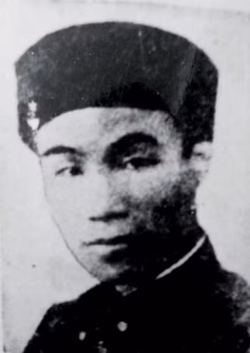 Vũ Trọng Phụng (1912-1939) là một nhà văn, nhà báo nổi tiếng của Việt Nam vào đầu thế kỷ 20. Tuy thời gian cầm bút rất ngắn ngủi, ông đã để lại một kho tác phẩm đáng kinh ngạc gồm nhiều truyện ngắn, tiểu thuyết, phóng sự, kịch… cùng hàng trăm bài báo viết về các vấn đề chính trị, xã hội, văn hóa. Nổi tiếng với giọng văn trào phúng châm biếm xã hội của mình, một số người đã so sánh ông như Balzac của Việt Nam.