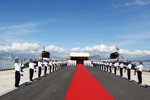 Toàn cảnh Lễ thượng cờ cấp quốc gia 2 Tàu ngầm 182 Hà Nội và 183 TP Hồ Chí Minh.