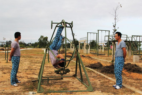 Thuy thu tau ngam Viet Nam ren luyen xuyen Tet-Hinh-2