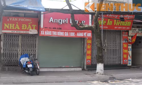 Trái ngược với sự tấp nập thường ngày, các khu phố Hà Nội vẫn đang vắng vẻ, đìu hiu. Tuy nhiên, điều này khiến không ít người cảm thấy dễ chịu. Bác Thái (người dân trên phố Đội Cấn) chia sẻ: "Bình thường hàng quán chật chội, chẳng có chỗ mà đi lại, chính ra quán mở muộn lại hay, tranh thủ được mấy ngày đường thông, hè thoáng nên đi lại thoải mái, dễ dàng".