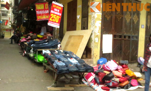 Mung 6 Tet, cho, sieu thi Ha Noi vang hoe-Hinh-4