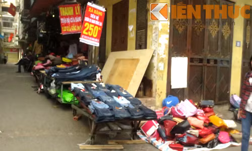 Mung 6 Tet, cho, sieu thi Ha Noi vang hoe-Hinh-4