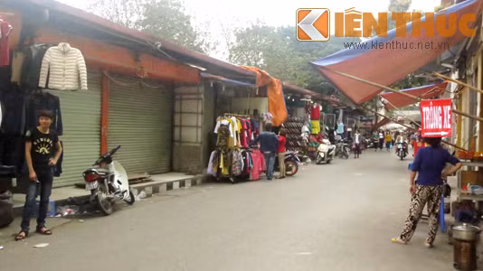 Mung 6 Tet, cho, sieu thi Ha Noi vang hoe-Hinh-3