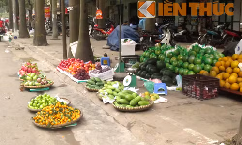 Mung 6 Tet, cho, sieu thi Ha Noi vang hoe-Hinh-2