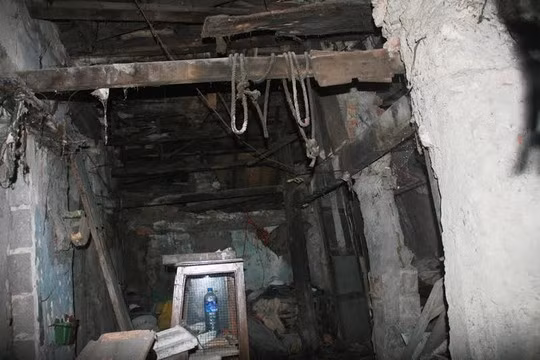 Tan muc can nha sieu di, xay 35 nam chua xong-Hinh-7